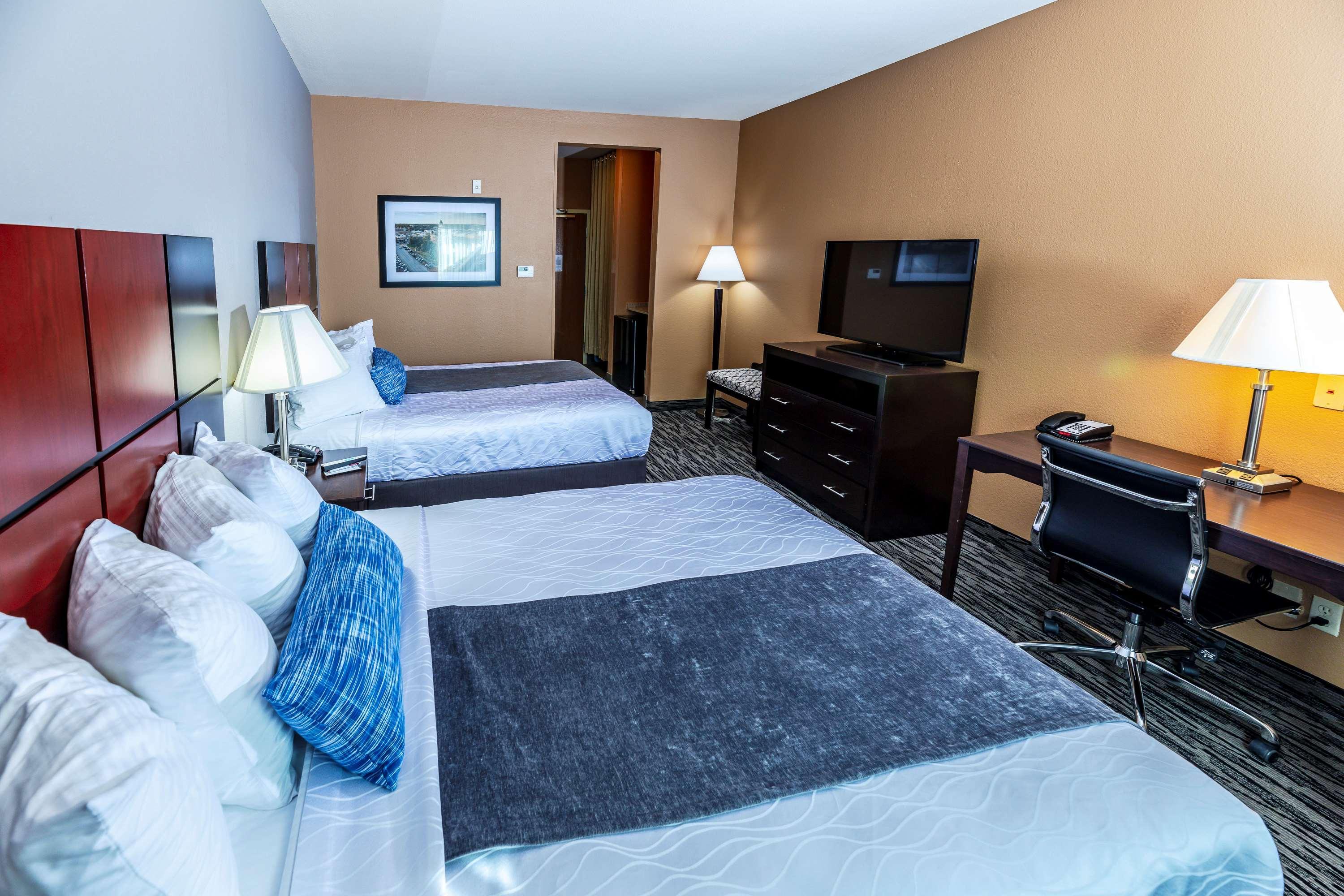 Best Western Plus Denton Inn & Suites Екстер'єр фото