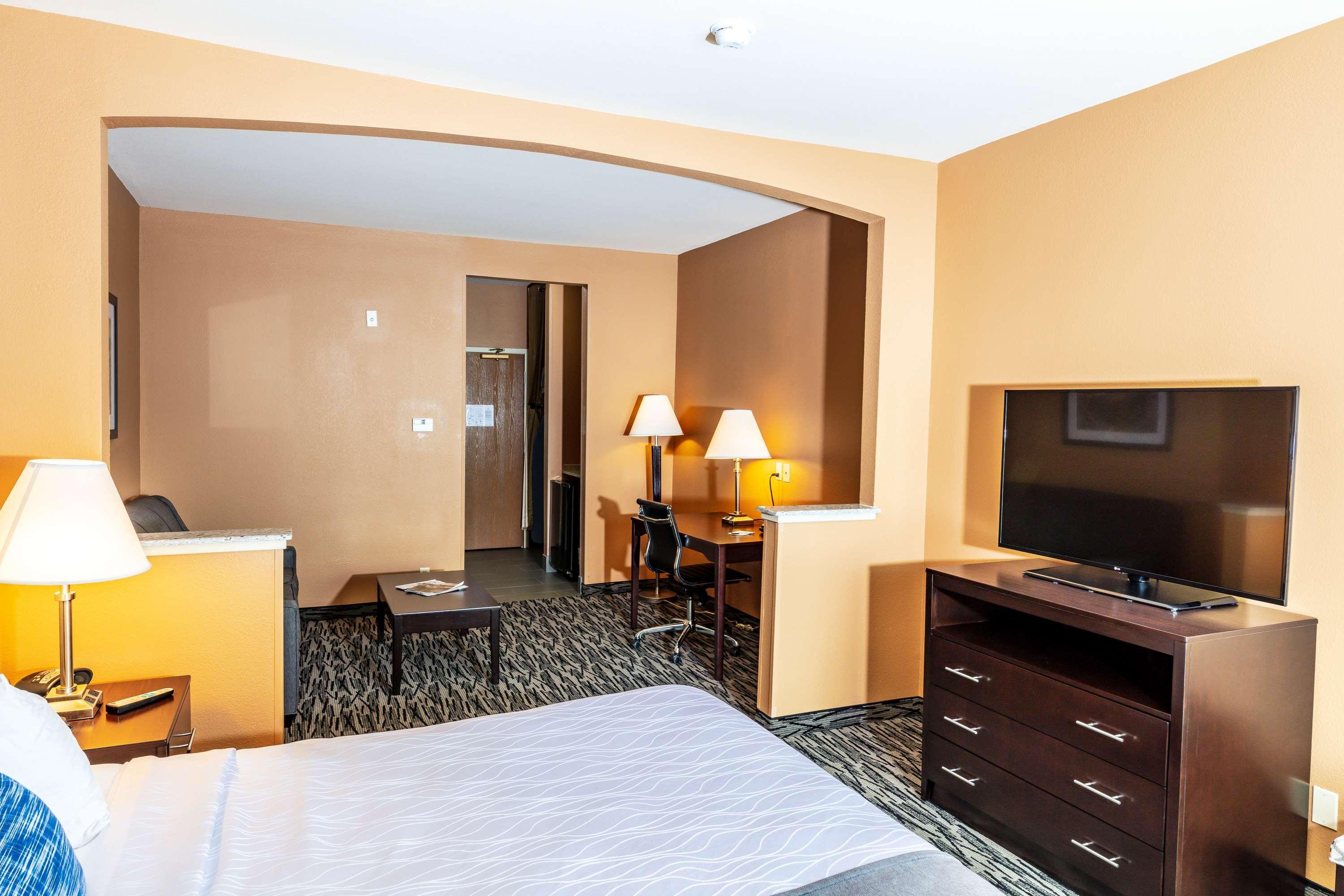 Best Western Plus Denton Inn & Suites Екстер'єр фото