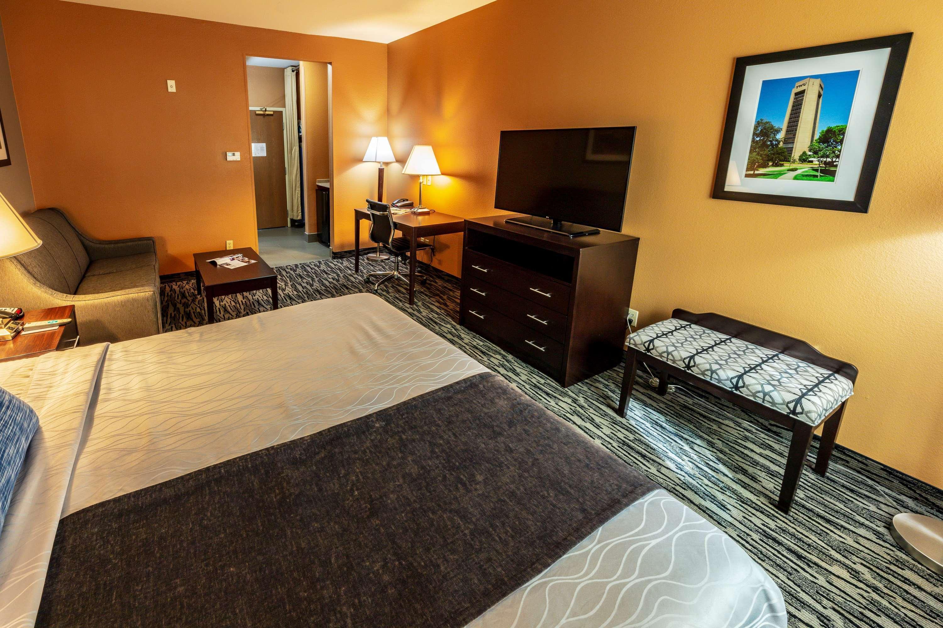 Best Western Plus Denton Inn & Suites Екстер'єр фото