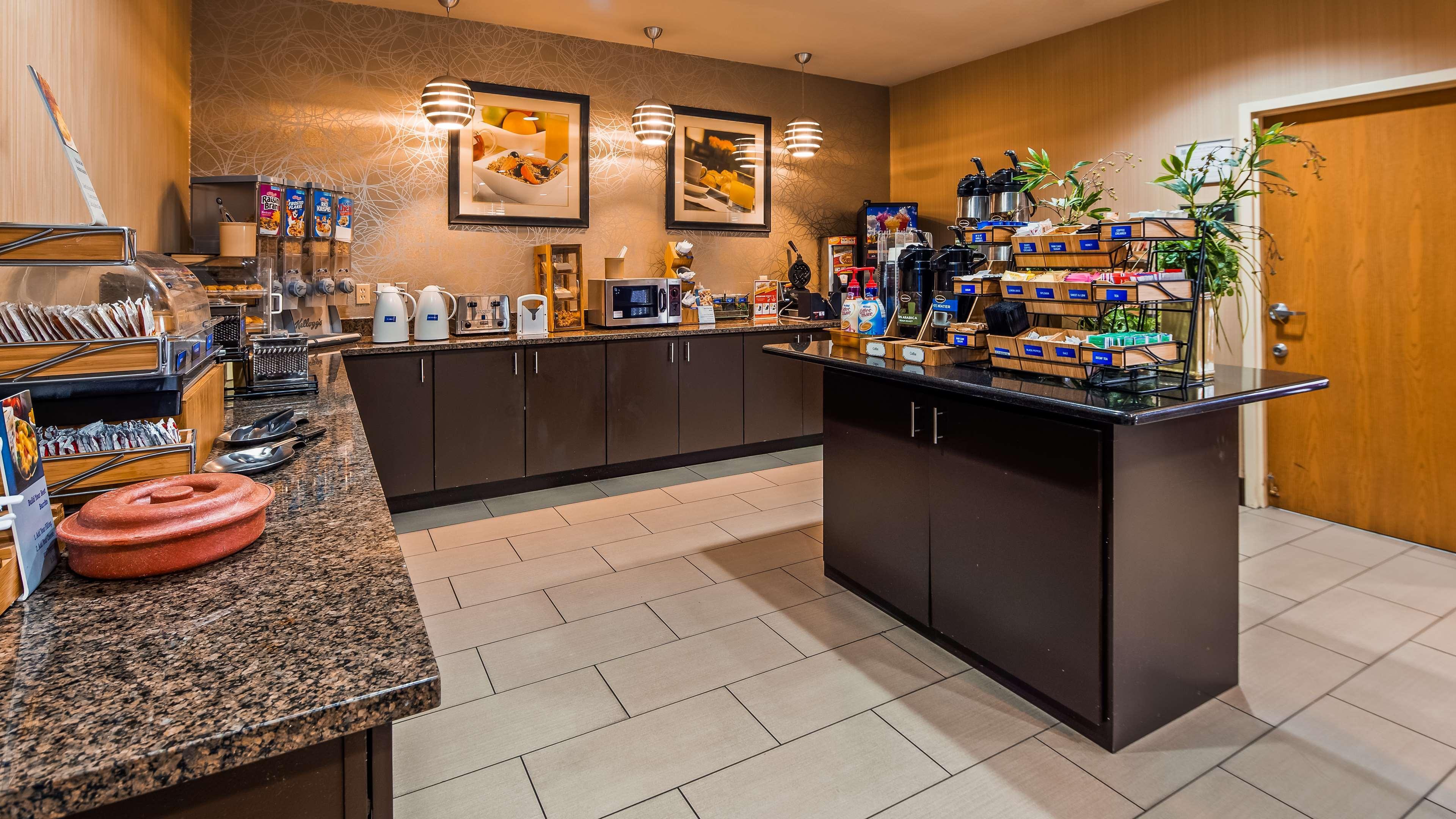 Best Western Plus Denton Inn & Suites Екстер'єр фото