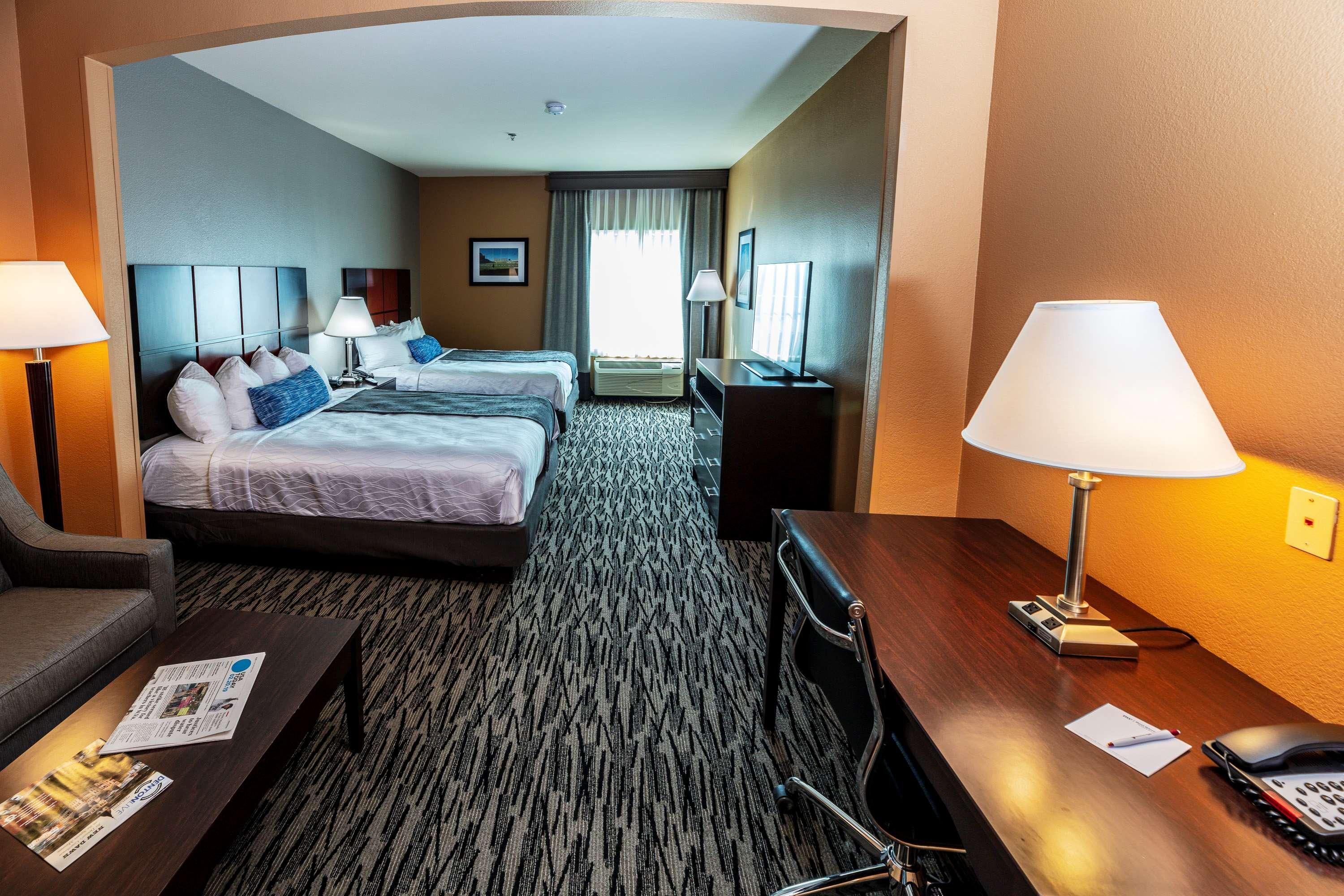 Best Western Plus Denton Inn & Suites Екстер'єр фото