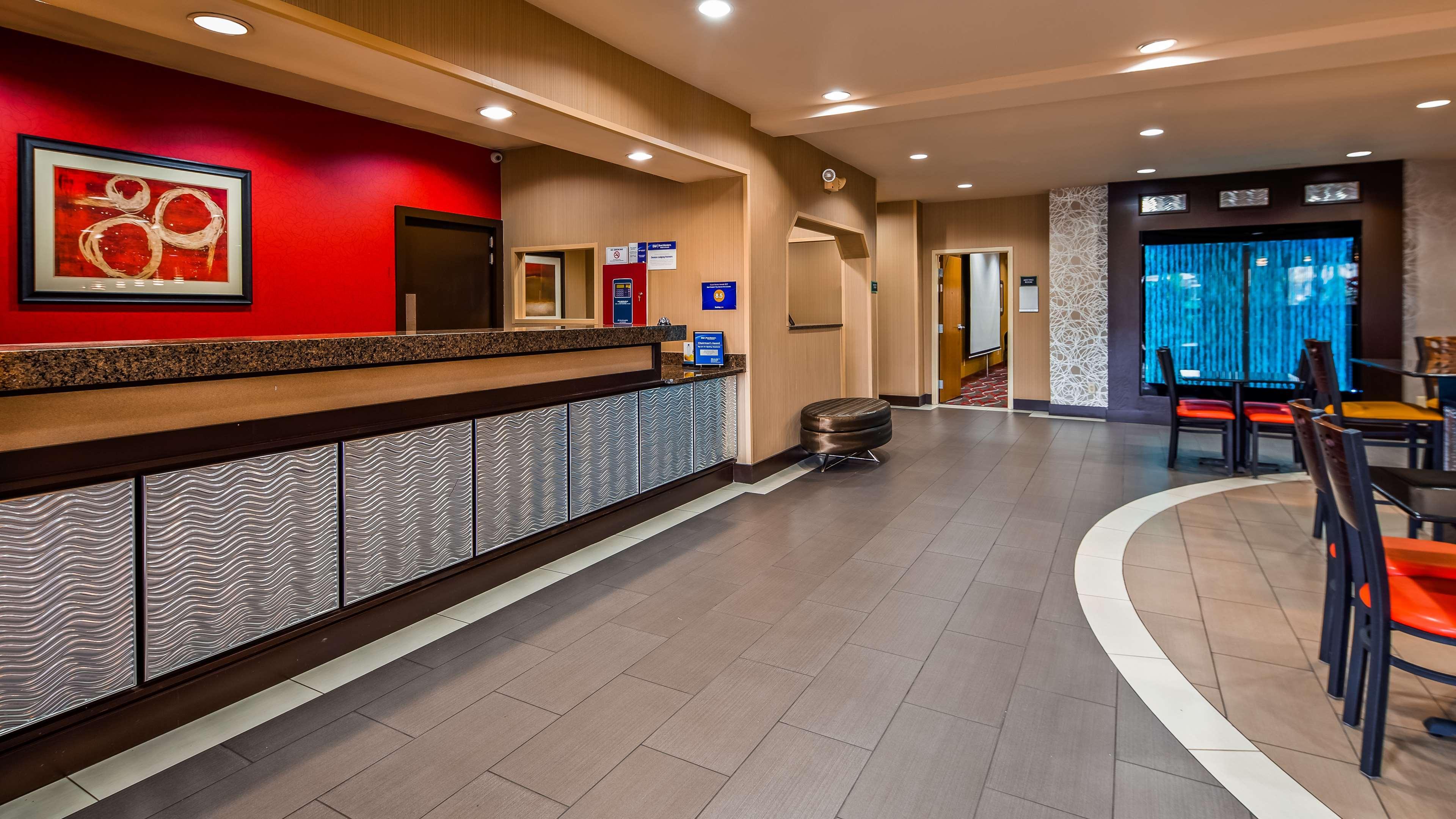 Best Western Plus Denton Inn & Suites Екстер'єр фото