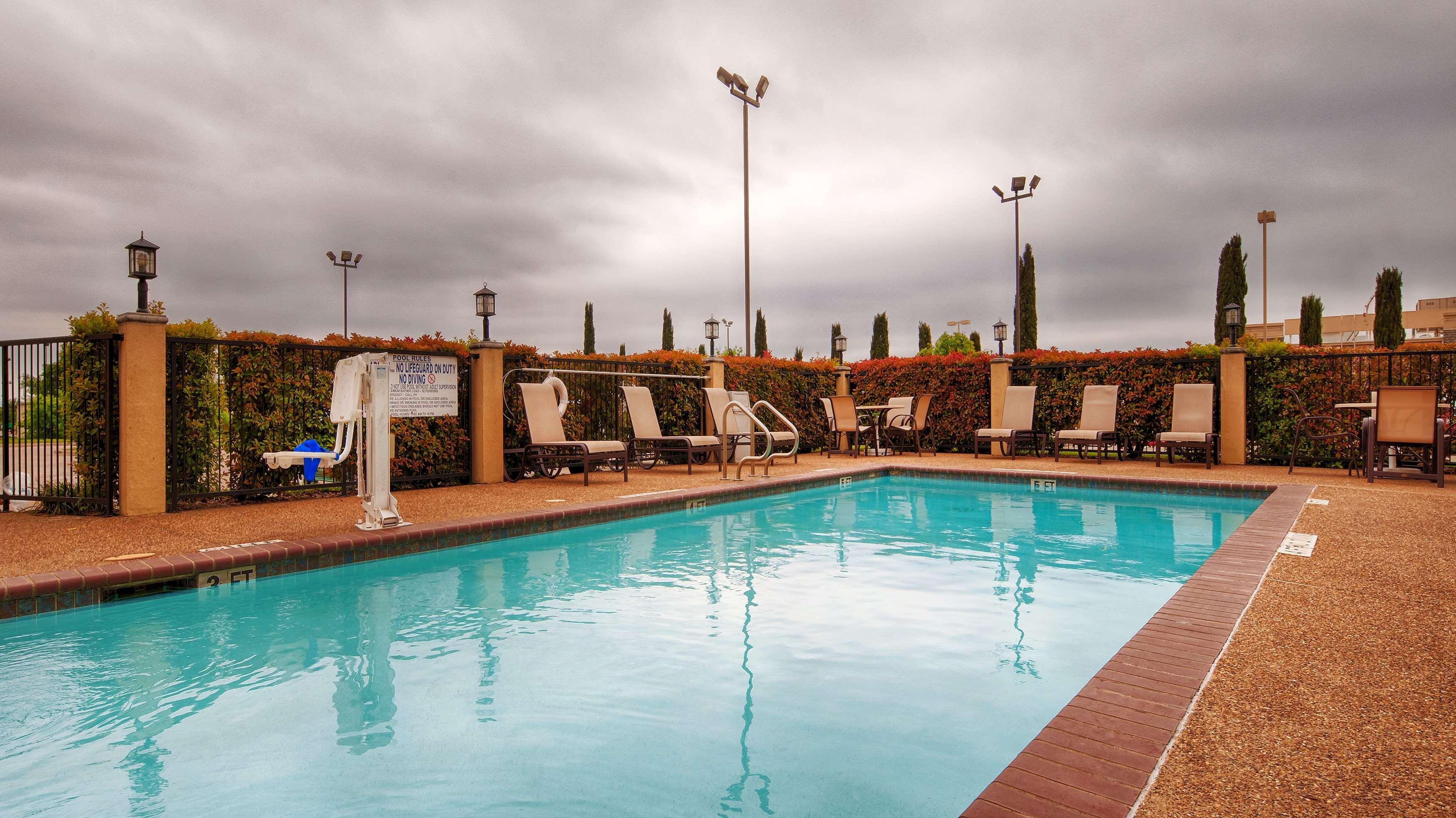 Best Western Plus Denton Inn & Suites Екстер'єр фото