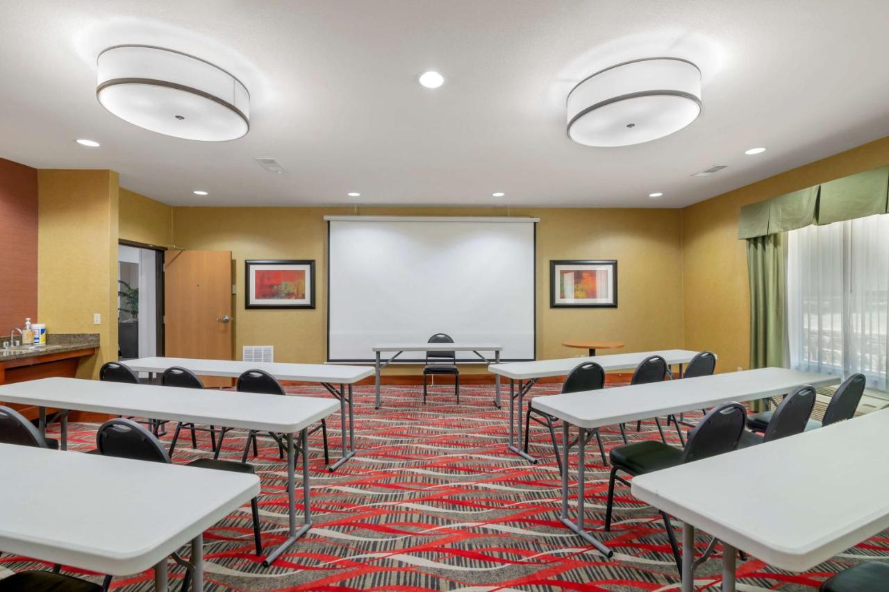 Best Western Plus Denton Inn & Suites Екстер'єр фото